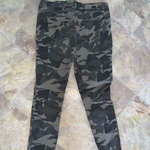 Distressed camo skinny jeans